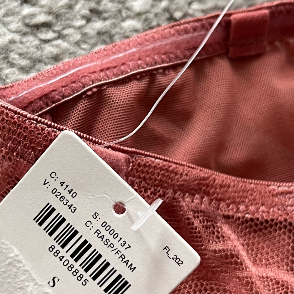 NWT Anthropologie Lace Bustier Underwire Top Size Small. Color Dark Rose. - Picture 6 of 8